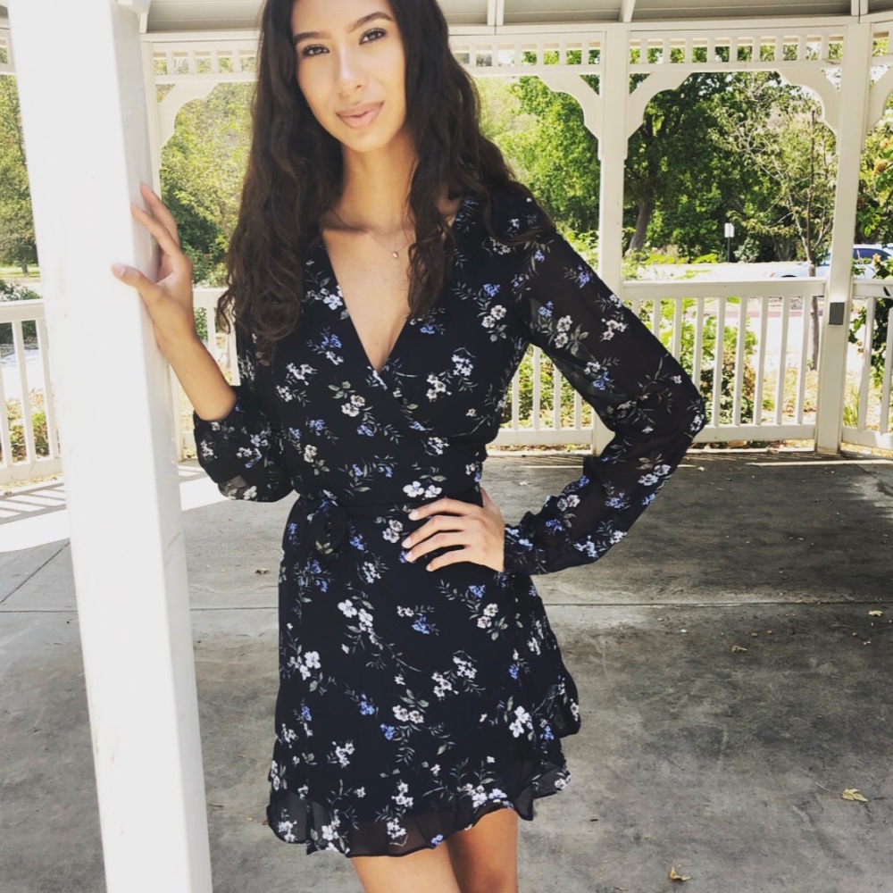Feminine floral printed wrap dress.